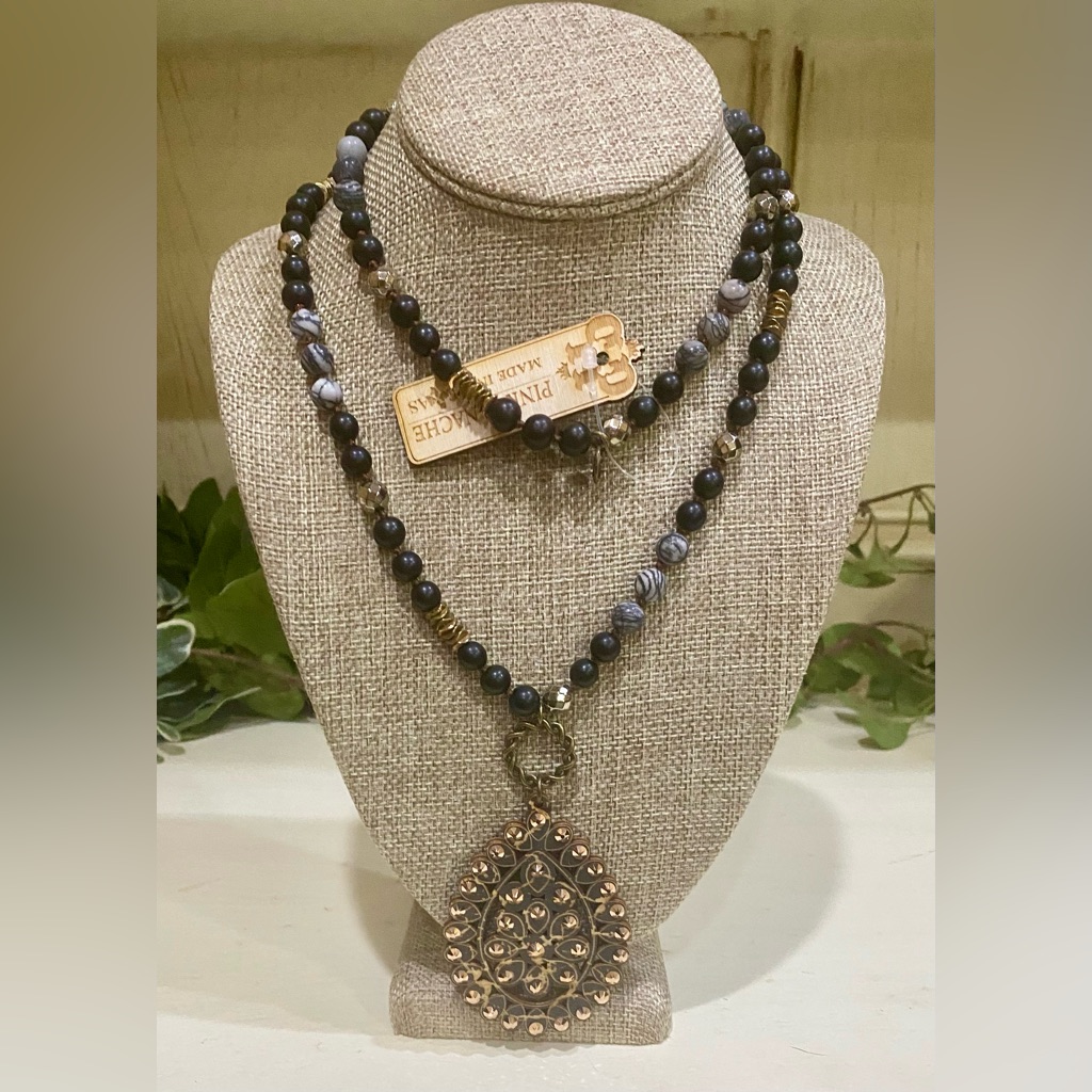 Brand New With Tags Pink Panache Black Crackle Wood Santa Fe Necklace 50$